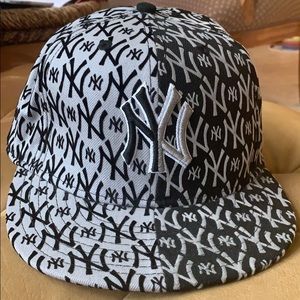 Never Worn Yankee MLB New Era 59 Fifty SnapBack